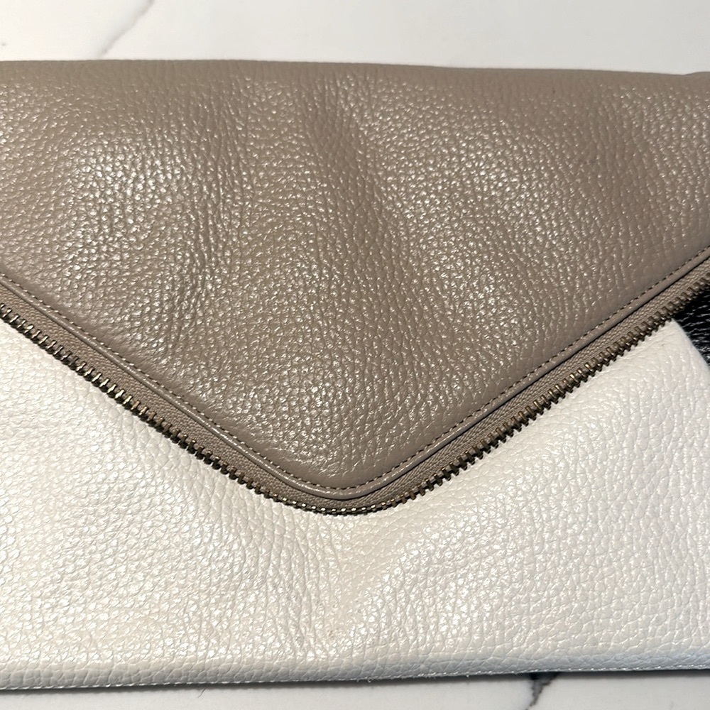 Tri-Color Clutch​​​​​​​​ - Picture 2 of 4